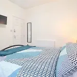 Spacious Room In Manor Park