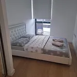 Amazing Apartment Moments Away From The Heart Of London