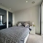 Modern & Secure 3Br 2Ba Apartment In The Heart Of Crossharbour