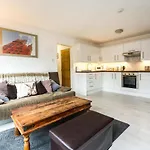 Luxury Islington Apartment With Balcony Islington