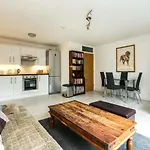 Luxury Islington Apartment With Balcony Islington
