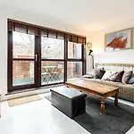 Luxury Islington Apartment With Balcony Islington