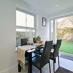 Fabulous 3 Bed Nw London Apartment With Private Garden