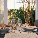 Fabulous 3 Bed Nw London Apartment With Private Garden