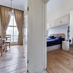 Flat In Baker Street