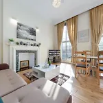 Flat In Baker Street