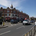 Stunning London Nw2 Flat - Great Location!