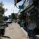 Stunning London Nw2 Flat - Great Location!
