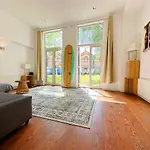 Portobello Dock Canalside Apartment