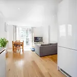 La Creme 1 Bed Apartment - Canning Town