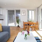 La Creme 1 Bed Apartment - Canning Town