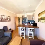 2 Bedroom Apartment In Westminster