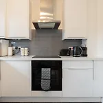 Spacious Flat In South Central London With Balcony - Pass The Keys