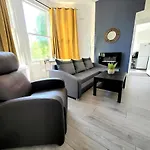 Contemporary 2 Bedroom Apartment