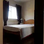 Bright Guest House In Stratford