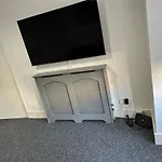 3 Bedroom House With Garden In Tottenham London