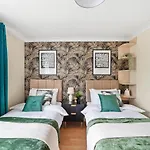 Stunning Central London 2 Bed Parking & Garden