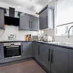 Amazing 2Bdr Apt Near Park, Herne Hill
