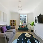 Maidavale 2 Bed Apartment - Sleeps 6