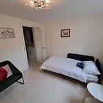 Single Room With En-Suite Shower Room In Zone 1 London