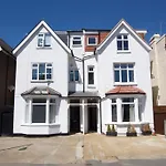 Stylish 1 Bed Flat With Private Terrace In Wimbledon - 3 The Queens