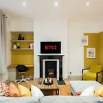 Superb Retreat Central Next Tube