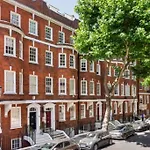 Small Studio In Central London, Payment Required Straight Away The Host Will Message You After You\'Ve Made A Reservation