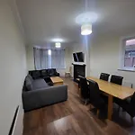 Spacious Central 5 Bedroom House By Tube Station