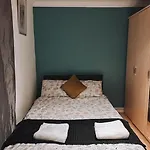 Spacious 3 Bedroom Flat In Stockwell