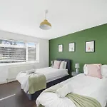 Stylish 3 Bedroom House Close To Streatham Hill Station