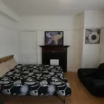 London Edgware Station Apartment