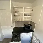 Chic City Retreat Immaculate 2 Bed Oasis In London
