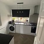 Chic City Retreat Immaculate 2 Bed Oasis In London