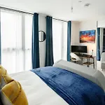 Beautiful & Contemporary Hackney Retreat