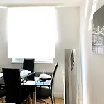 Tower Bridge London, 2 Bedrooms, Reception, Kitchen, Parking