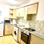 Tower Bridge London, 2 Bedrooms, Reception, Kitchen, Parking