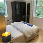 Central London Property-Ensuite, Double And Budget Room