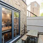 Bright De Beauvoir Pied A Terre