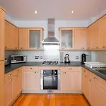 Stylish 2 Bed Flat In Canal Side Gated Development