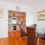 Stylish 2 Bed Flat In Canal Side Gated Development