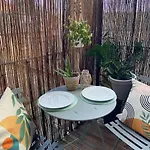 West Kensington Flat, Balcony