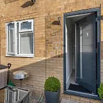 2 Bed Town House With Garden In Hackney, London