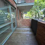 Spacious 2 Bedroom Modern Flat & Parking