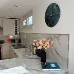 Stylish, Smart & Fun 4 Bed Home