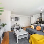 Superb Apartment, Excellent Location, Oxford Street, Wifi