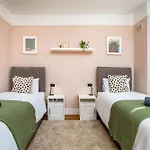 Homely And Stylish Apartment With A Garden In East Finchley
