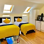 London Studio Apartments, Private Bathroom, Kitchenette, Parking, Np7