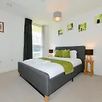 Bright Amelia Lodge - 2 Bed 1 Bath With Wifi And Netflix In The Heart Of London