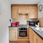 Ar1 - 1 Bed Apartment In Heart Of Fulham Broadway - By Short Stories London