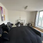 Luxury Stay Near London Eye Zone 1